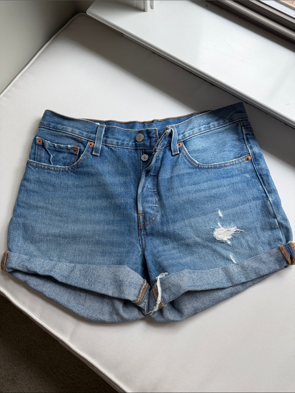 Levi's 501 Light Blue Rolled-Hem Denim Shorts 28